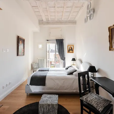 Lovely Apartment With Balcony-3
