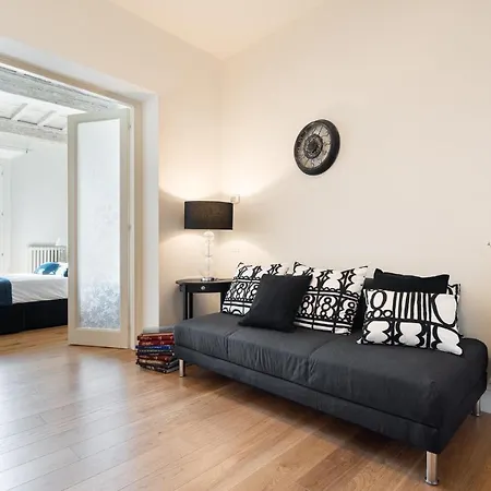 Lovely Apartment With Balcony-2